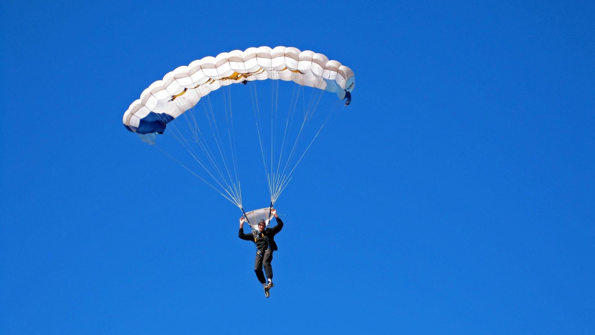 “雪山攀登：高原赛段的极速对决”，6000米雪山攀登